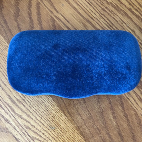 🕶 NEW Gucci Velvet rigid clam-shell case - Picture 2 of 2